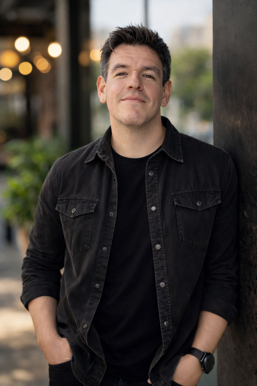 Daniel Martinez, marketing and data analytics consultant specializing in growth strategy and performance insights.